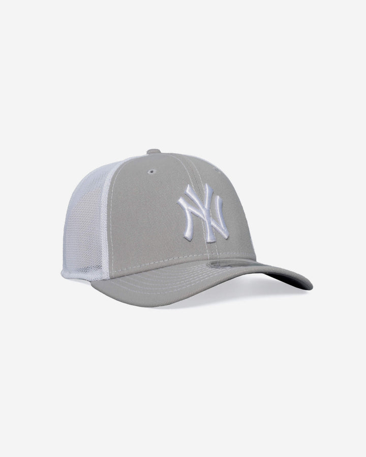 Yankees Trucker Lite Stretch Hat